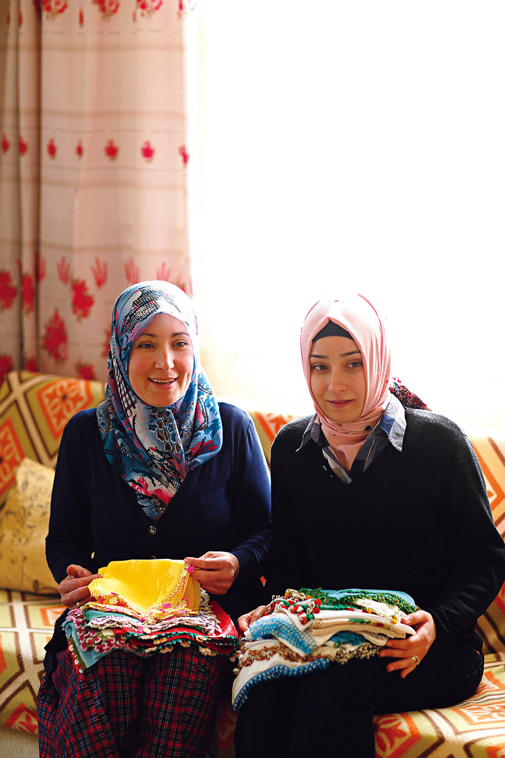 「トルコの伝統工芸縁飾り（オヤ）の見本帳」STUDIO　SEEK（スタジオ　シーク）大滝吉春　撮影