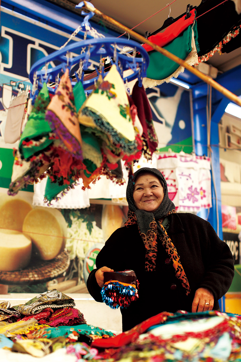 「トルコの伝統工芸縁飾り（オヤ）の見本帳」STUDIO　SEEK（スタジオ　シーク）大滝吉春　撮影